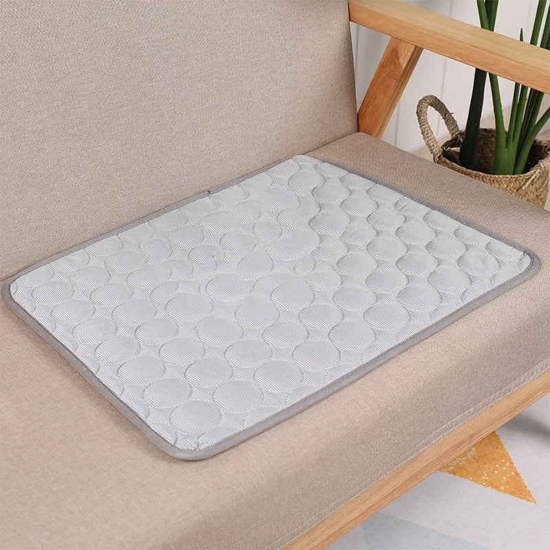 Hands-Free Pet Cooling Mat for Dogs and Cats – Self-Cooling, Portable Summer Bed