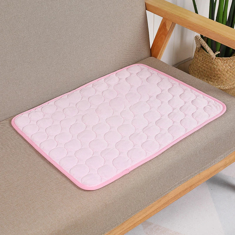 Hands-Free Pet Cooling Mat for Dogs and Cats – Self-Cooling, Portable Summer Bed
