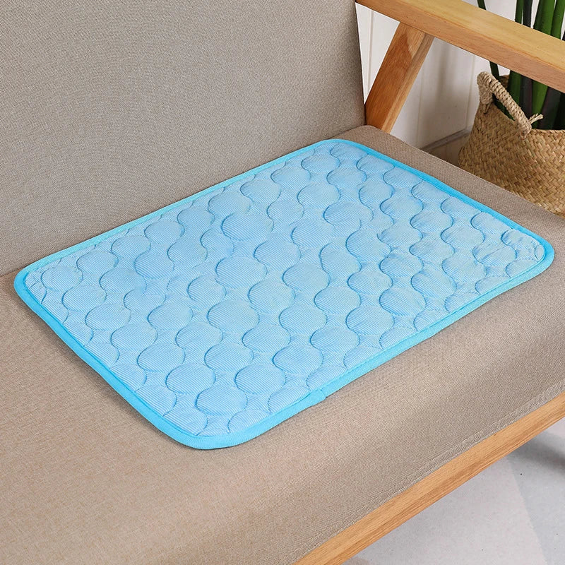 Hands-Free Pet Cooling Mat for Dogs and Cats – Self-Cooling, Portable Summer Bed